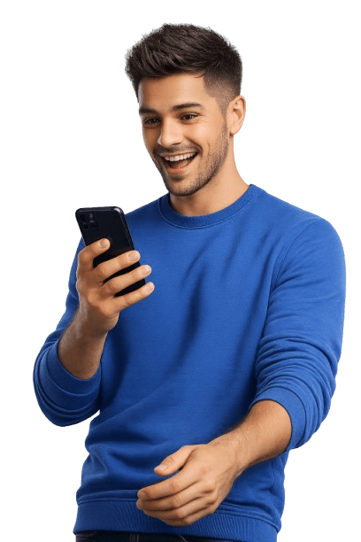 Homem sorrindo surpreso ao ver o crescimento das redes sociais no celular
